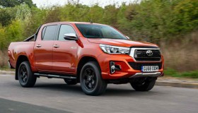 Toyota giới thiệu Hilux phiên bản đặc biệt Invincible X, giá bán từ 993 triệu đồng