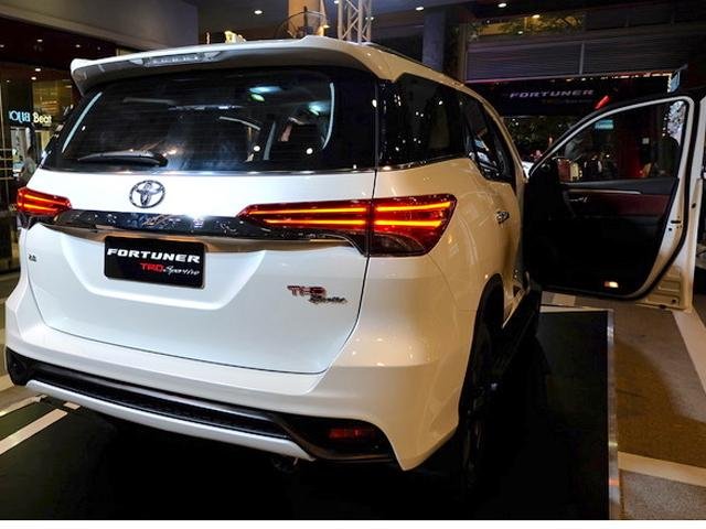 hinh anh fortuner 2018 trd